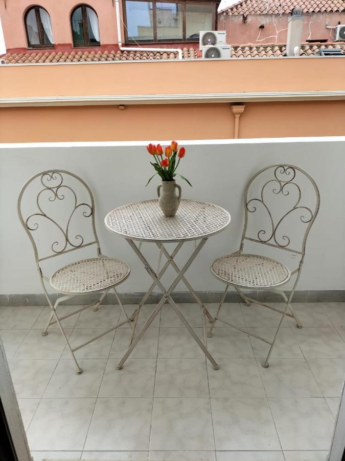 Rosa'S Apartment With Terrace Кальяри Экстерьер фото