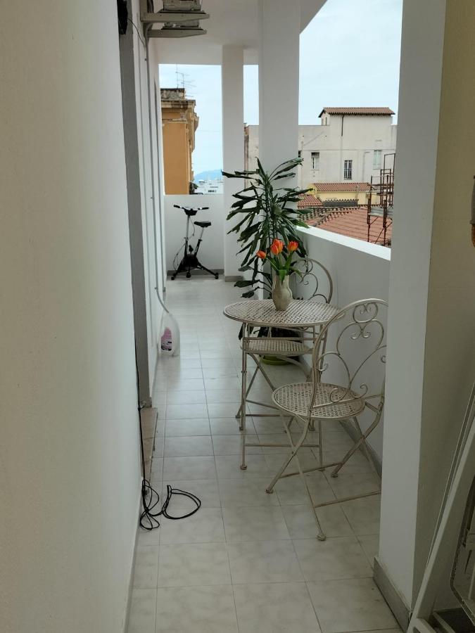 Rosa'S Apartment With Terrace Кальяри Экстерьер фото