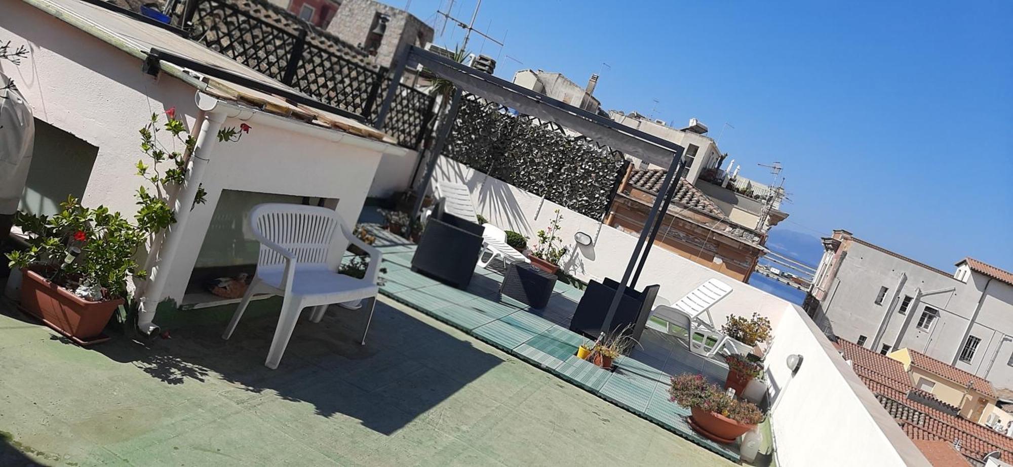 Rosa'S Apartment With Terrace Кальяри Экстерьер фото