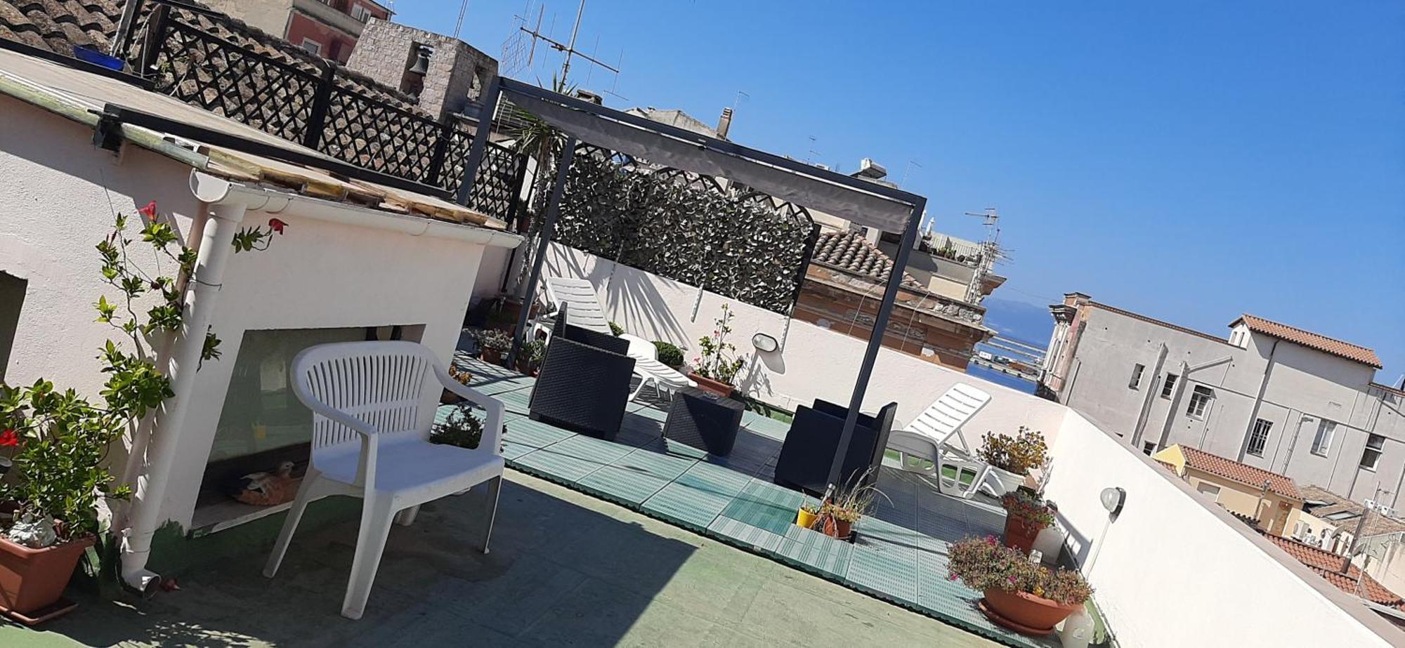 Rosa'S Apartment With Terrace Кальяри Экстерьер фото